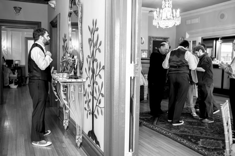 feast-at-round-hill-ny-wedding-photo_04