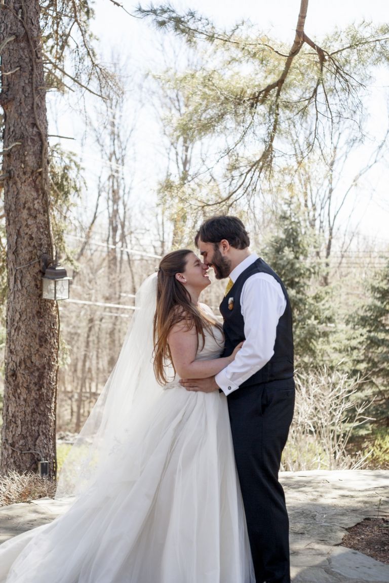 feast-at-round-hill-ny-wedding-photo_07