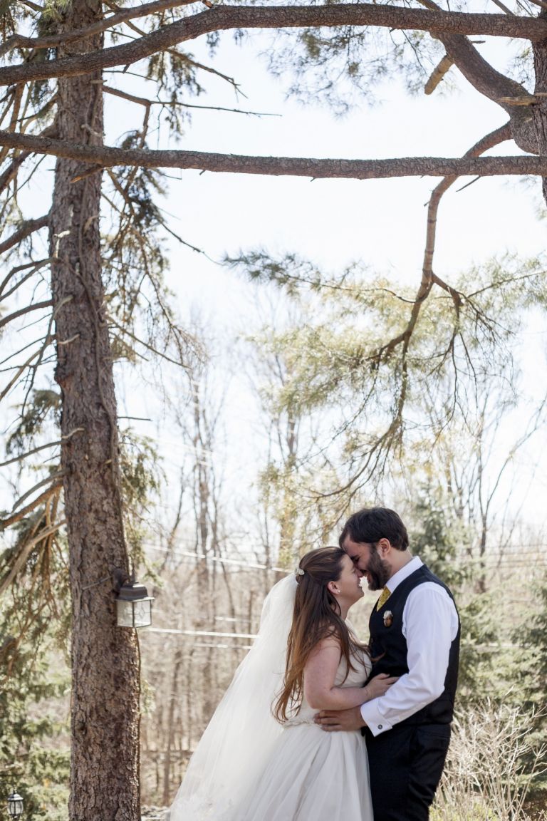 feast-at-round-hill-ny-wedding-photo_08