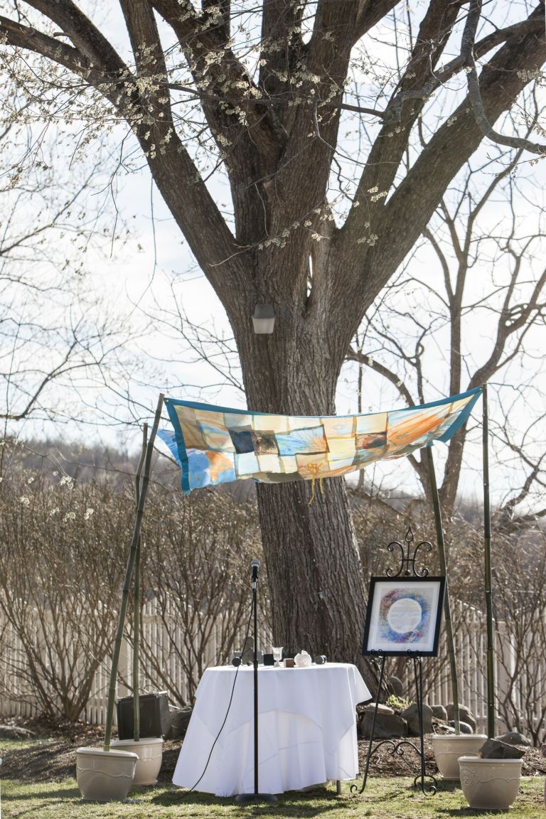 feast-at-round-hill-ny-wedding-photo_17