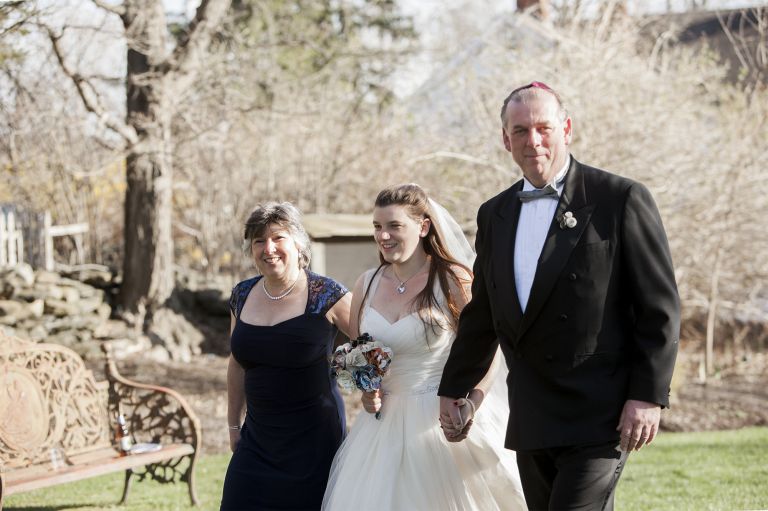 feast-at-round-hill-ny-wedding-photo_18